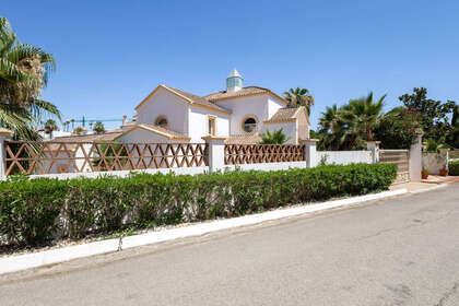 Cluster house for sale in El Paraiso, Estepona, Málaga. 