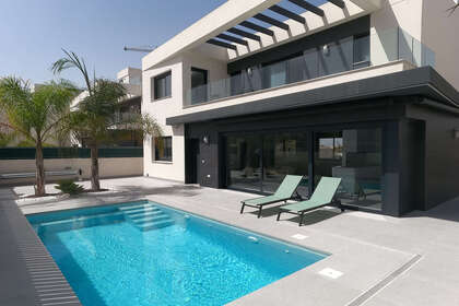 Cluster house for sale in Algorfa, Alicante. 
