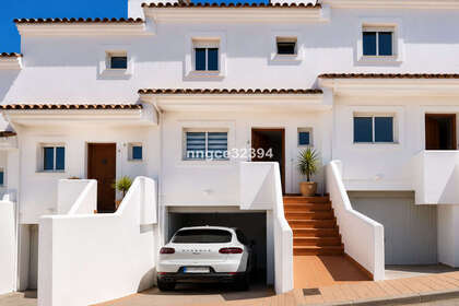 House for sale in Puerto Banús, Marbella, Málaga. 
