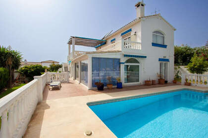 联排别墅 出售 进入 Mijas Costa, Málaga. 