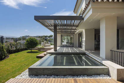Cluster house for sale in Nueva andalucia, Málaga. 