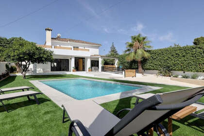 联排别墅 出售 进入 Marbella, Málaga. 