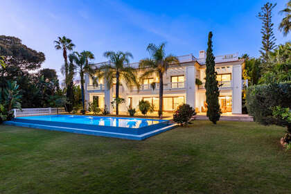 联排别墅 出售 进入 Estepona, Málaga. 