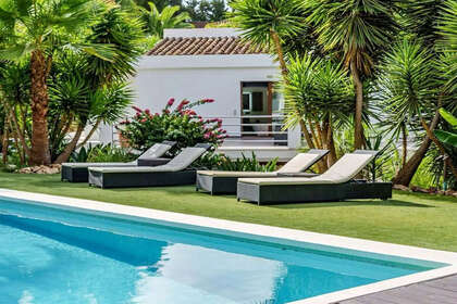 联排别墅 出售 进入 Marbella, Málaga. 