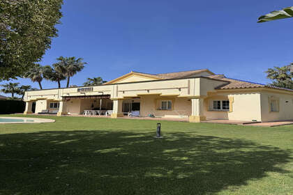 联排别墅 出售 进入 Estepona, Málaga. 