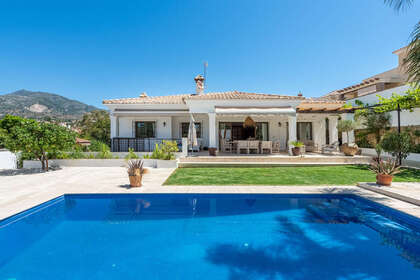 联排别墅 出售 进入 Marbella, Málaga. 