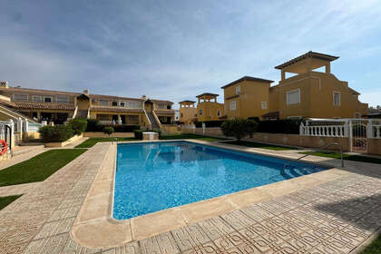 Penthouse for sale in Villamartín, Alicante. 