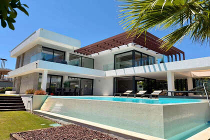 Таунхаус Продажа в Puerto Banús, Marbella, Málaga. 