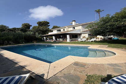 Таунхаус Продажа в Calahonda, Mijas, Málaga. 