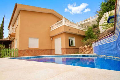 Таунхаус Продажа в Coín, Málaga. 
