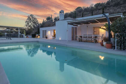 Cluster house for sale in Cómpeta, Málaga. 