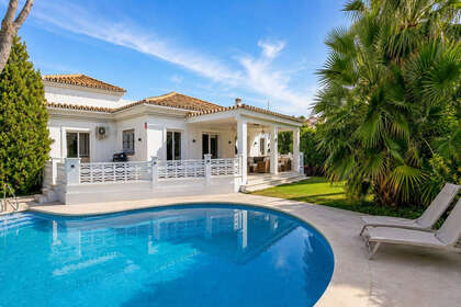 Maison de ville vendre en Las Chapas, Málaga. 