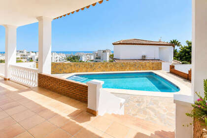 Cluster house for sale in Estepona, Málaga. 