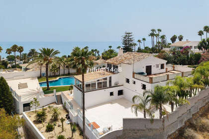 Cluster house for sale in Estepona, Málaga. 