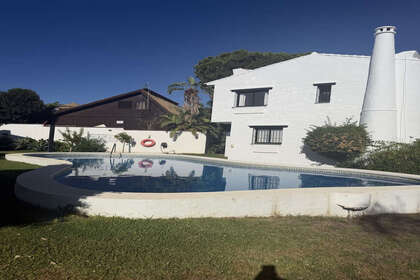 House for sale in Calahonda, Mijas, Málaga. 