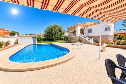 Maison de ville vendre en La Siesta, Torrevieja, Alicante. 