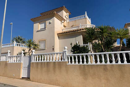 Maison de ville vendre en Villamartín, Alicante. 