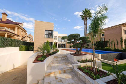 Maison de ville vendre en La Veleta, Torrevieja, Alicante. 