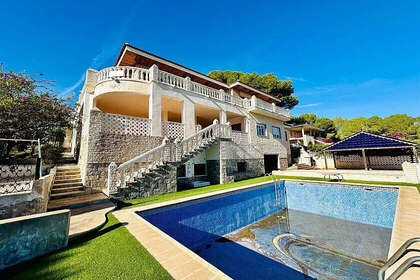 Cluster house for sale in Dehesa de Campoamor, Alicante. 