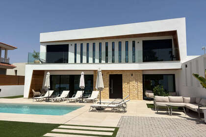 Cluster house for sale in Los Altos, Torrevieja, Alicante. 
