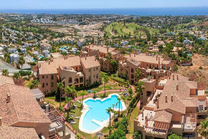 Apartment for sale in El Paraiso, Estepona, Málaga. 