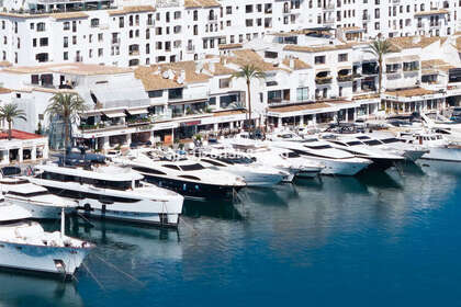 Апартаменты Продажа в Puerto Banús, Málaga. 