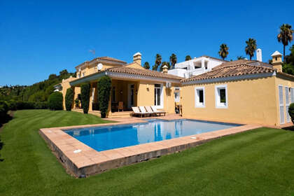 Cluster house for sale in Sotogrande, Cádiz. 