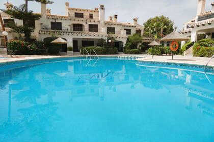 Rijtjeshuizen verkoop in Cabo Roig, Alicante. 