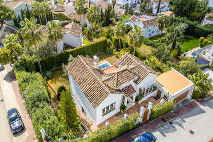 Řadový dům na prodej v Istán, Málaga. 