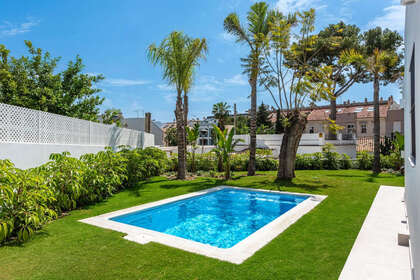 Řadový dům na prodej v Los Boliches, Fuengirola, Málaga. 