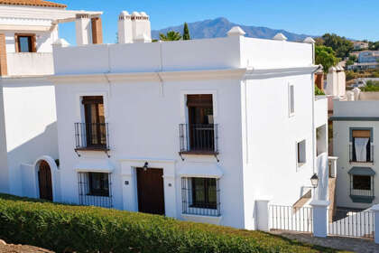 Domy na prodej v El Paraiso, Estepona, Málaga. 
