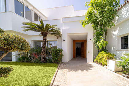 Таунхаус Продажа в Marbella, Málaga. 