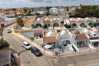 Řadový dům na prodej v Villamartín, Alicante. 