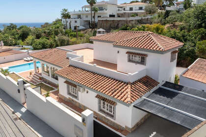 Řadový dům na prodej v Benalmádena, Málaga. 
