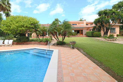 Таунхаус Продажа в El Paraiso, Estepona, Málaga. 