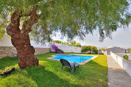 Дом Продажа в Los Pacos, Fuengirola, Málaga. 