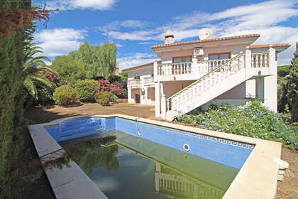 Cluster house for sale in Calahonda, Mijas, Málaga. 