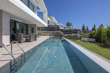 Cluster house for sale in Estepona, Málaga. 