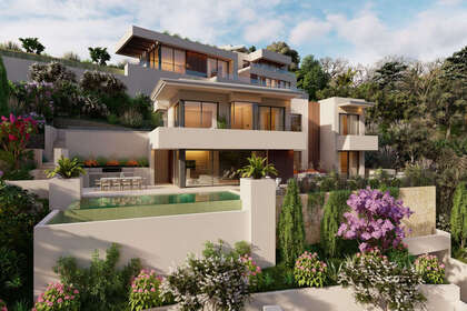 Cluster house for sale in Altos de Los Monteros, Marbella, Málaga. 