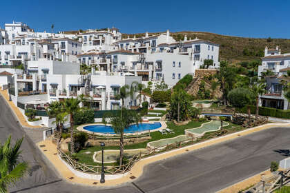 Apartment for sale in El Paraiso, Estepona, Málaga. 