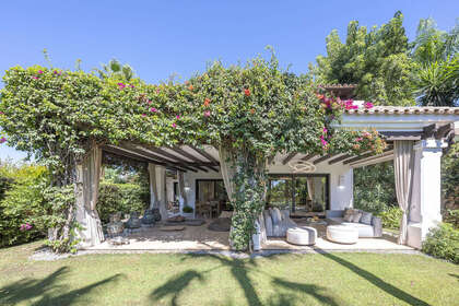 Casa Cluster venda em Puerto Banús, Marbella, Málaga. 