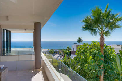 Апартаменты Продажа в Puerto de Cabopino, Marbella, Málaga. 