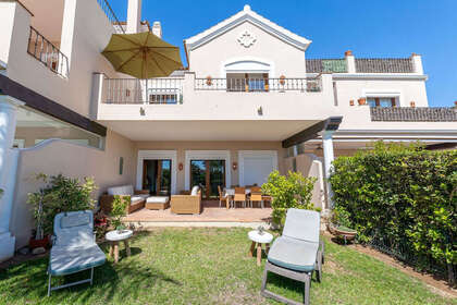 House for sale in El Paraiso, Estepona, Málaga. 