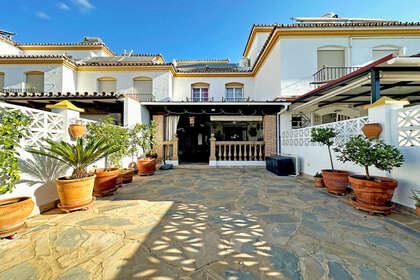 Дом Продажа в Estepona, Málaga. 