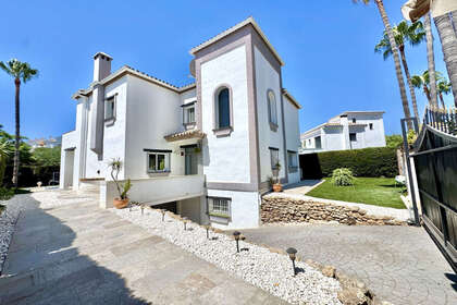Таунхаус Продажа в Calahonda, Mijas, Málaga. 