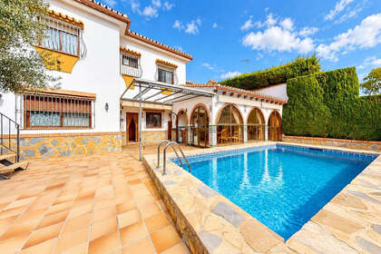 Таунхаус Продажа в Benalmádena, Málaga. 