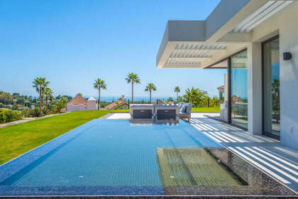Apartment for sale in El Paraiso, Estepona, Málaga. 