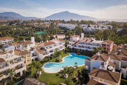 Apartment for sale in El Paraiso, Estepona, Málaga. 