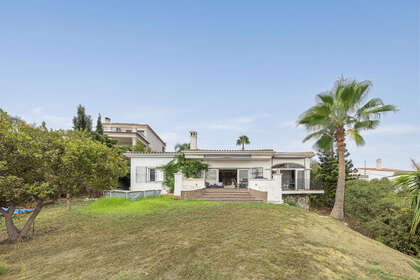 Cluster house for sale in Estepona, Málaga. 
