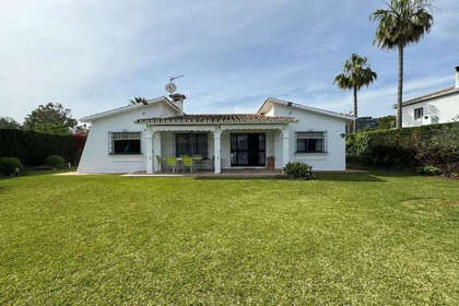 Cluster house for sale in Estepona, Málaga. 